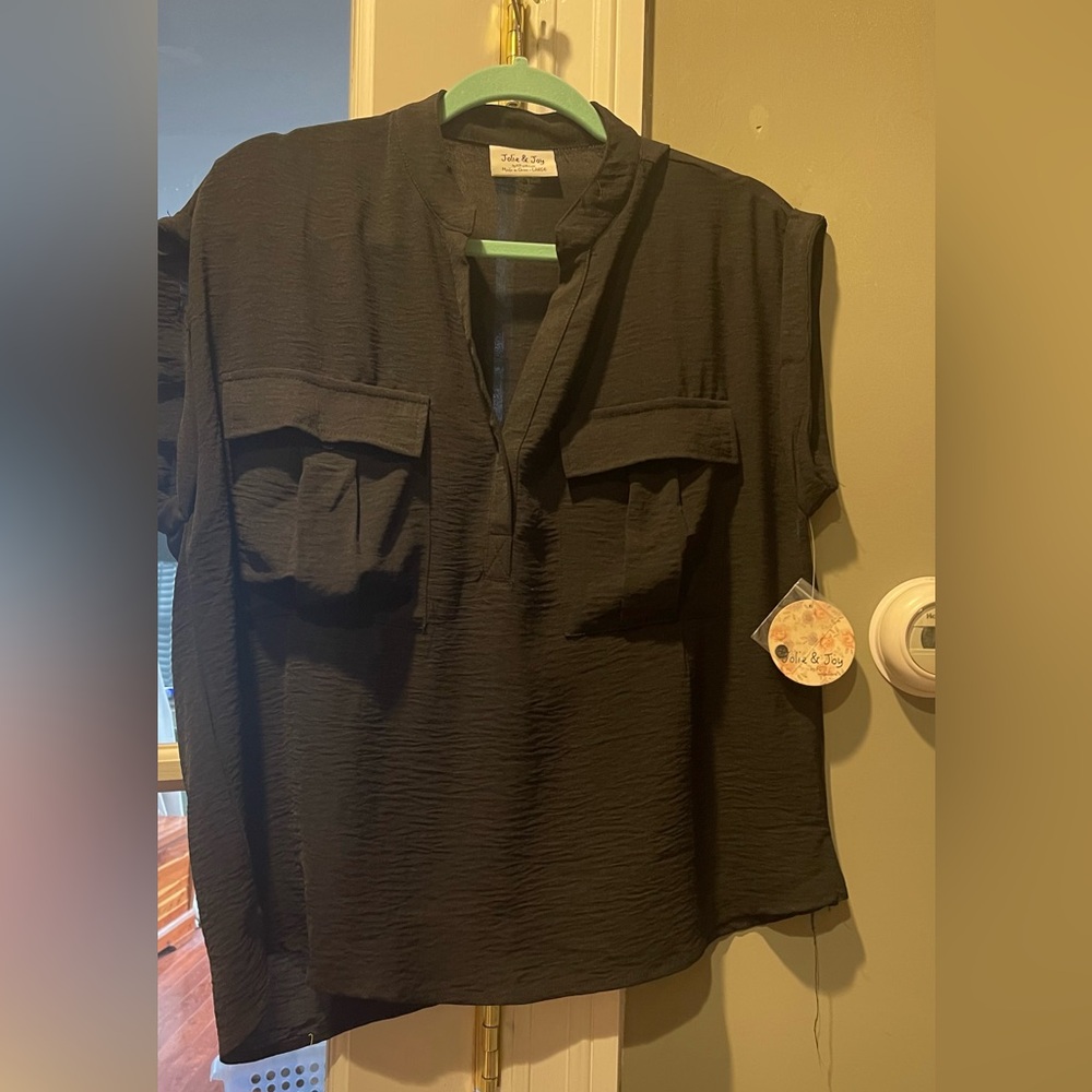 NWT- Jolie & Joy Black Women's Top
